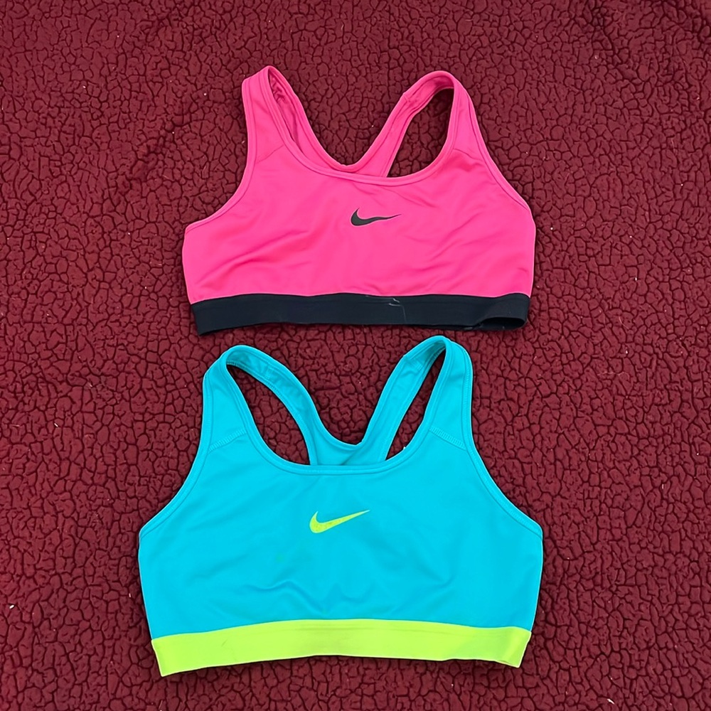 Nike sports bras medium
